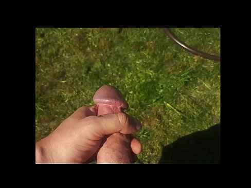 ❤️ A boazona se fode e se ejacula com um esguicho em um jardim de verão ️ Sexo de qualidade em nós ☑