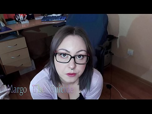 ❤️ Garota Sexy com Dildo de Óculos Chupa Profundamente na Câmera ️ Sexo de qualidade em nós ☑