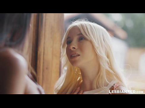 ❤️ A menina volta para casa alguns meses depois e acaba comendo a xoxota de sua madrasta ️ Sexo de qualidade em nós ☑