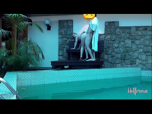 ❤️ Chefe convida empregada para a piscina, mas não conseguiu resistir a um ️ Sexo de qualidade em nós ☑